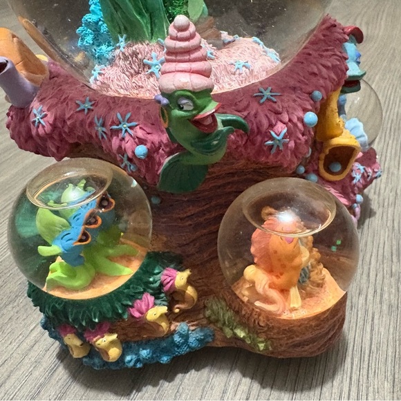 Disney The Little Mermaid Ariel “Under The Sea”Musical Snow Globe. Music Works - Picture 11 of 16